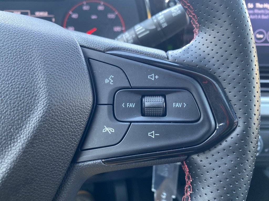 Used 2024 Chevrolet Trax RS w/ Sunroof Package image 22