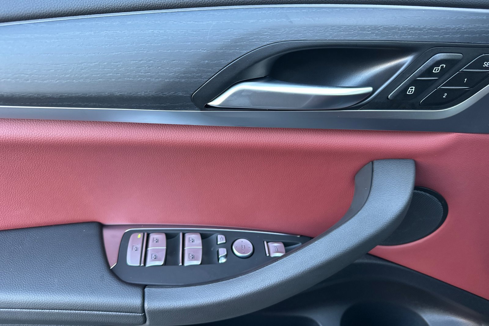 New 2025 BMW X4 xDrive30i w/ Convenience Package image 8