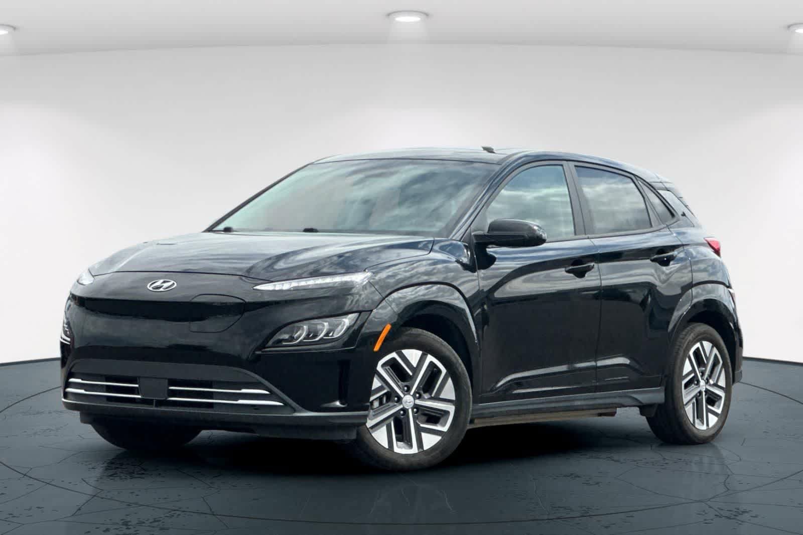Used 2023 Hyundai Kona Limited w/ Cargo Package FWD image 1