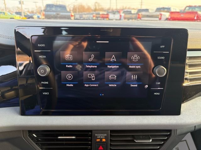 Used 2025 Volkswagen Jetta SE image 23