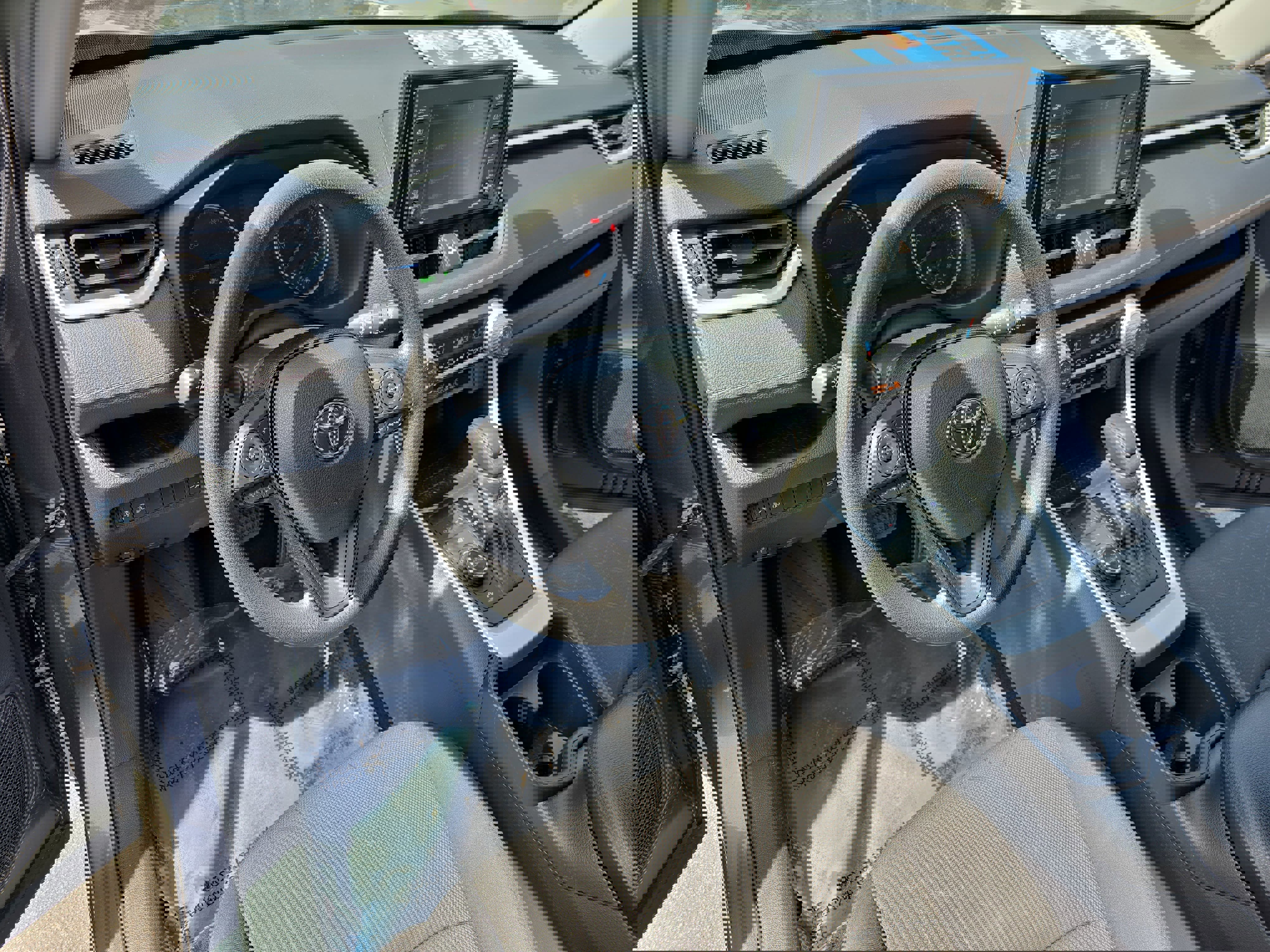 Used 2021 Toyota RAV4 XLE w/ Convenience Package image 17