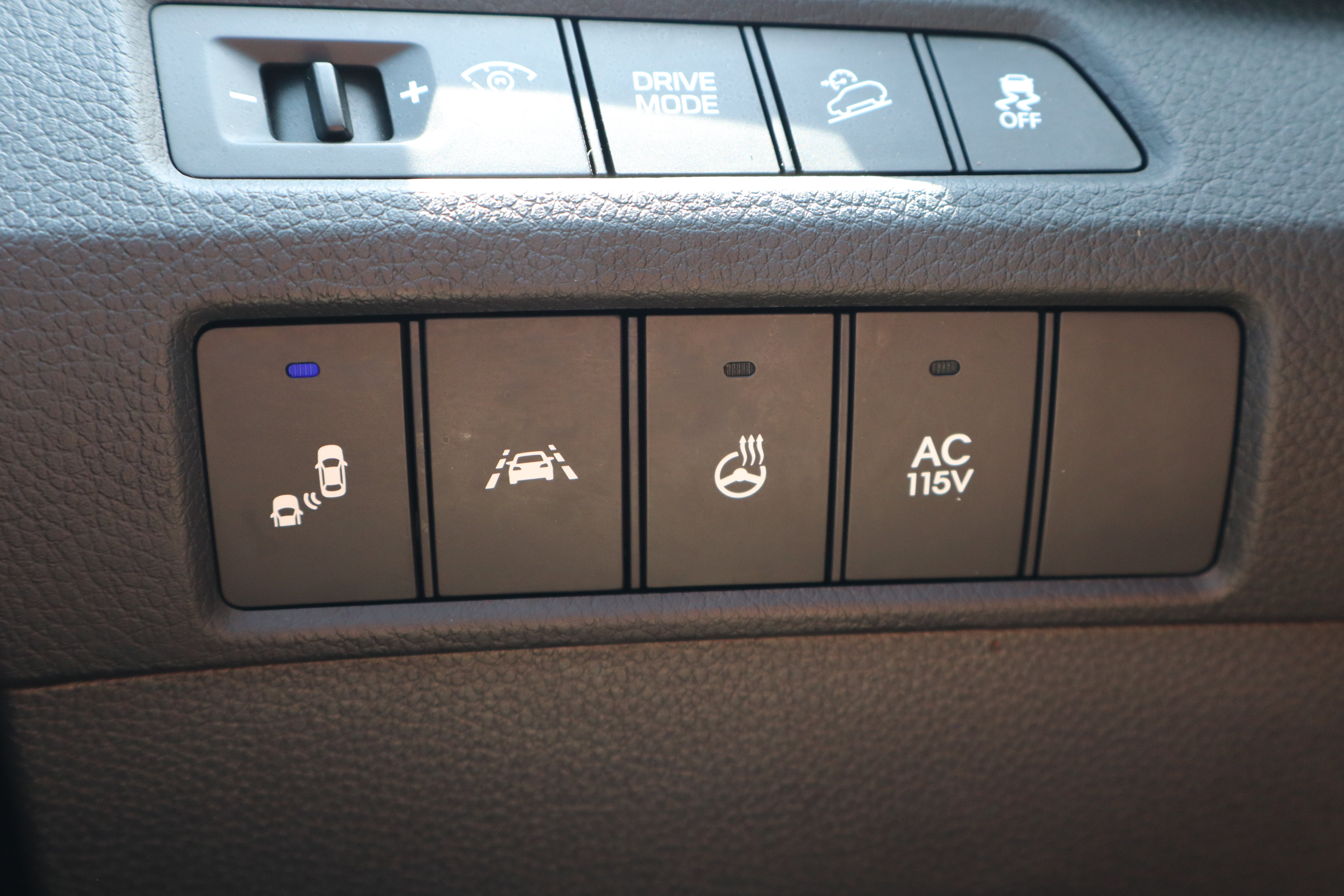 Used 2018 Hyundai Santa Fe Limited FWD image 25