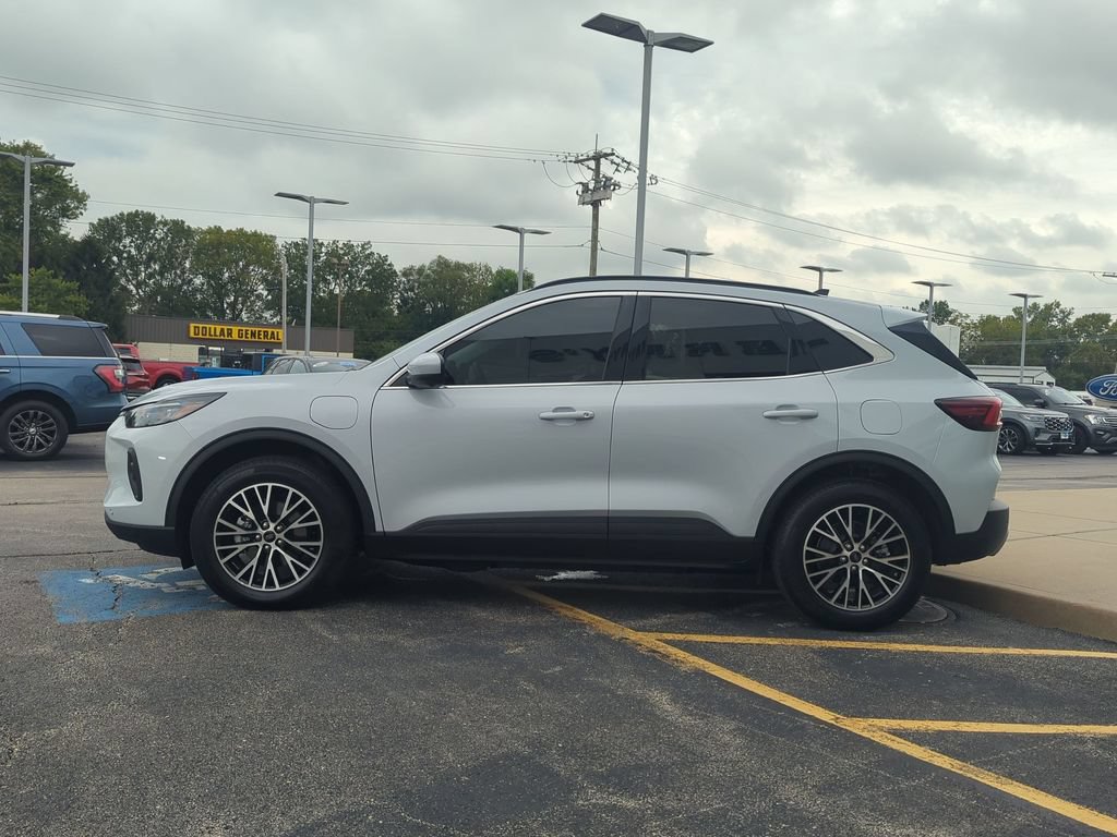 Used 2025 Ford Escape SE w/ PHEV Premium Package FWD image 6
