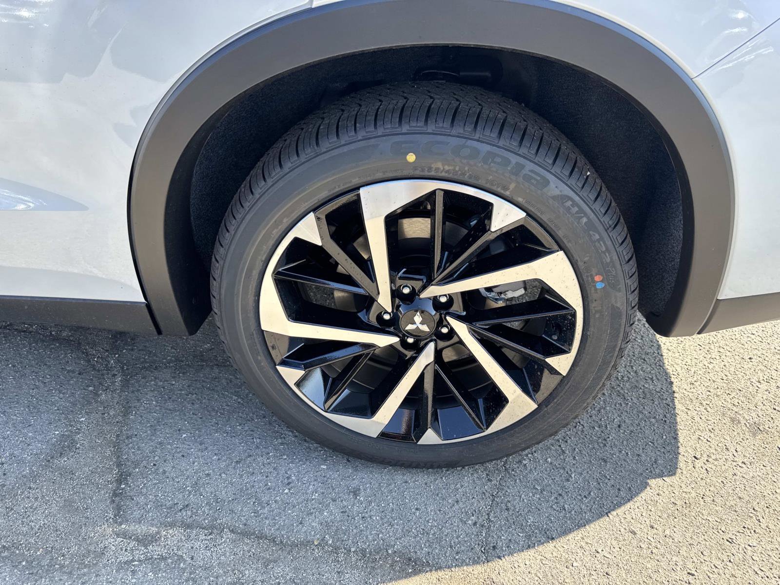 New 2025 Mitsubishi Outlander 4WD Plug-In Hybrid image 8