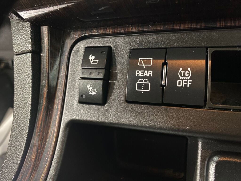 Used 2017 Chevrolet Traverse LT w/ Style and Technology Package image 13