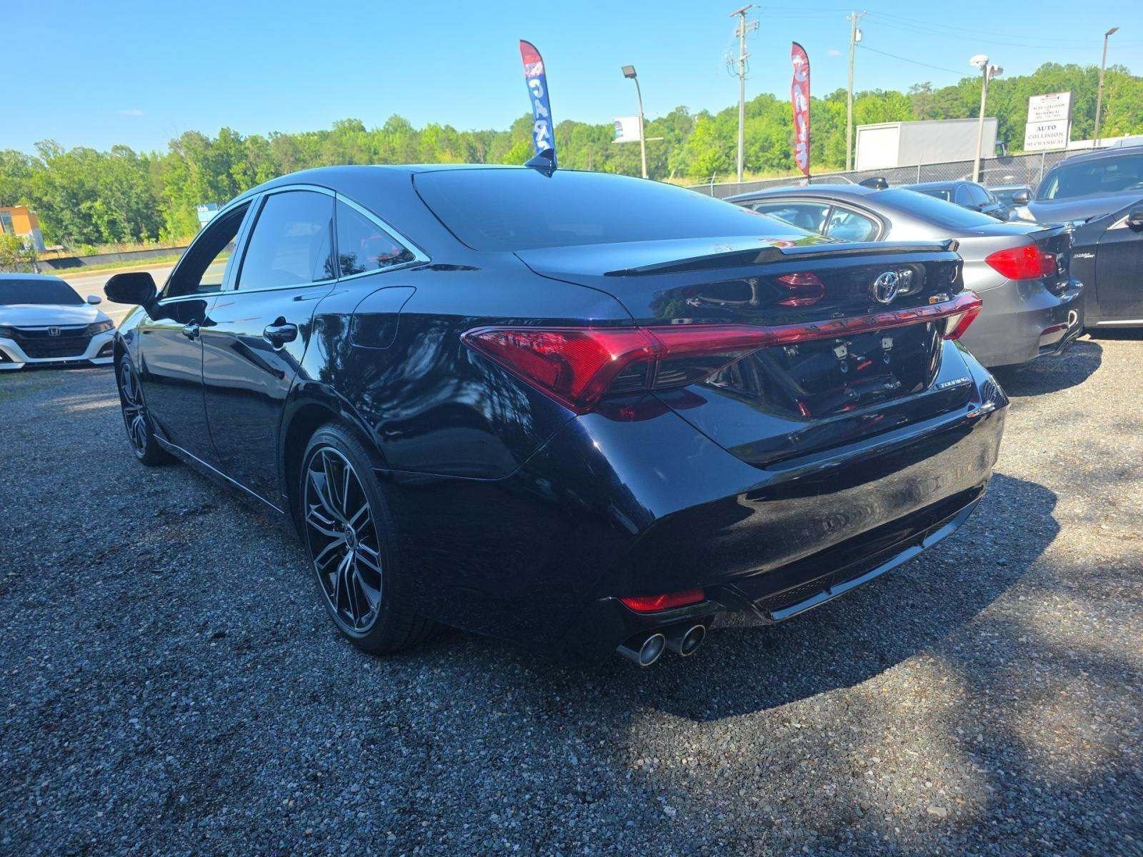 Used 2022 Toyota Avalon Touring FWD image 2