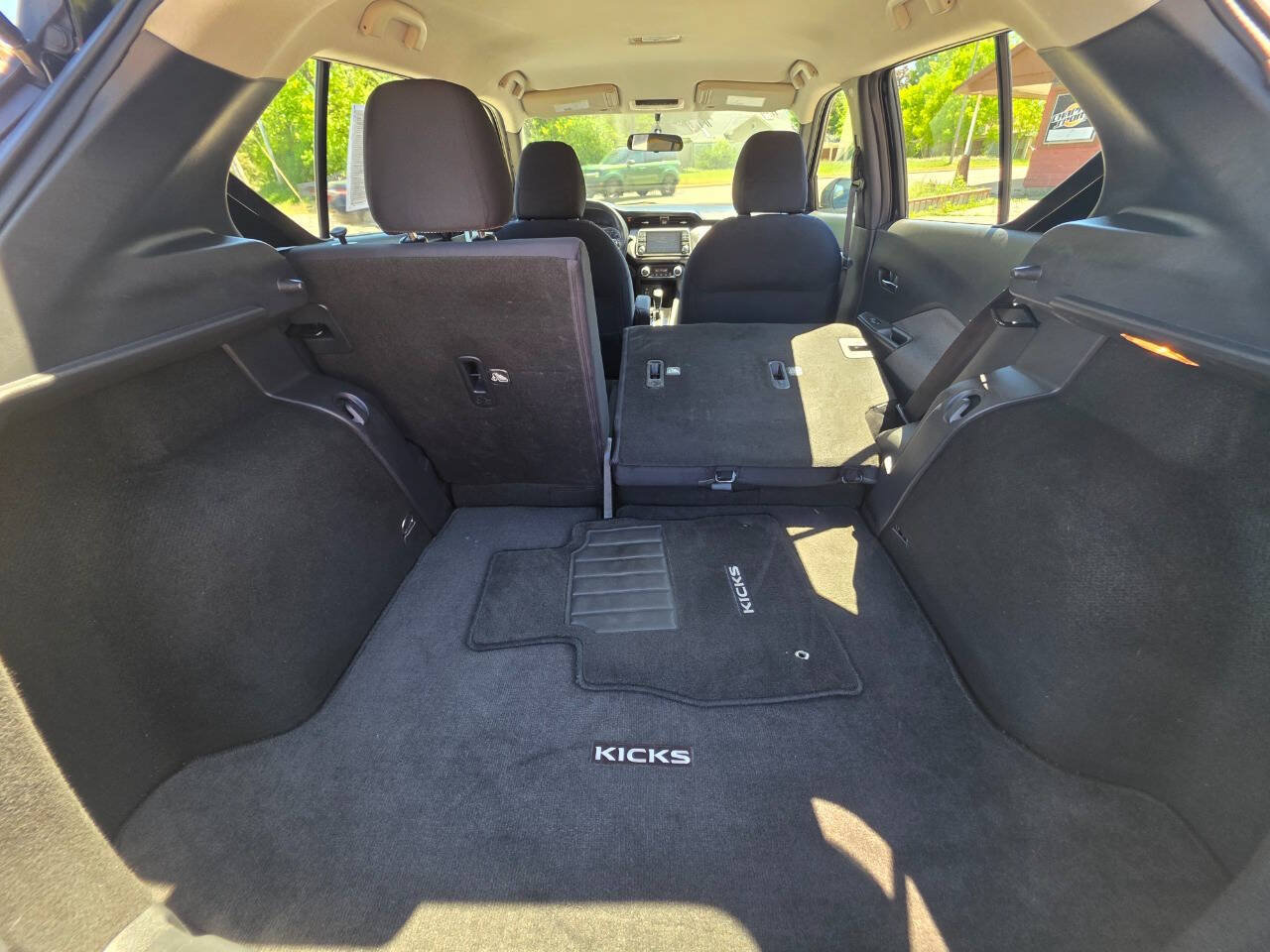 Used 2019 Nissan Kicks SV FWD image 23