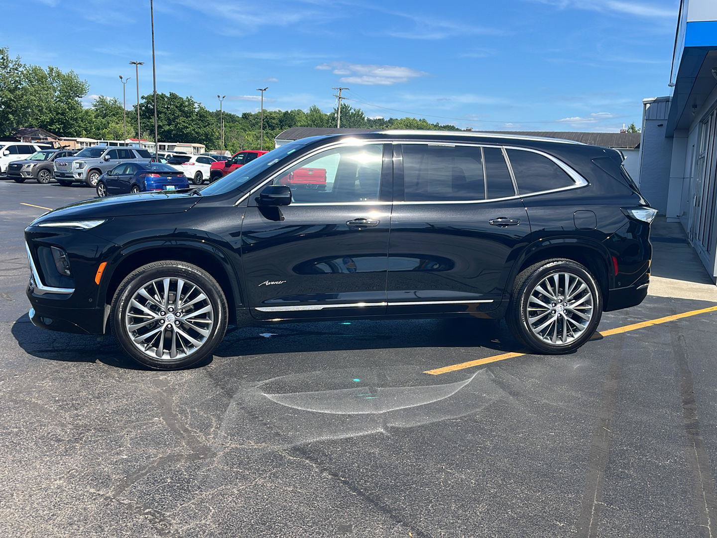Used 2025 Buick Enclave Avenir w/ Super Cruise Package AWD/4WD image 4