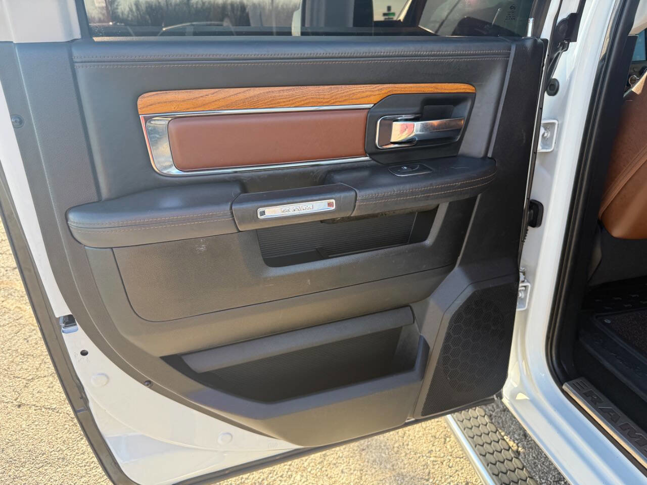 Used 2014 RAM 2500 Longhorn image 27