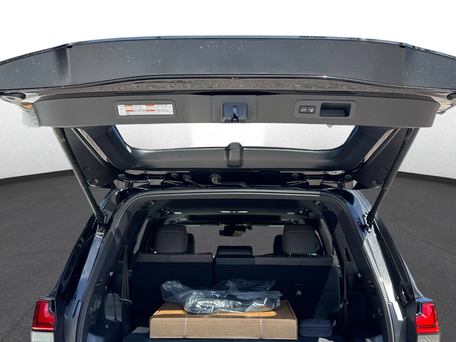 New 2025 Lexus LX 700h Overtrail image 12