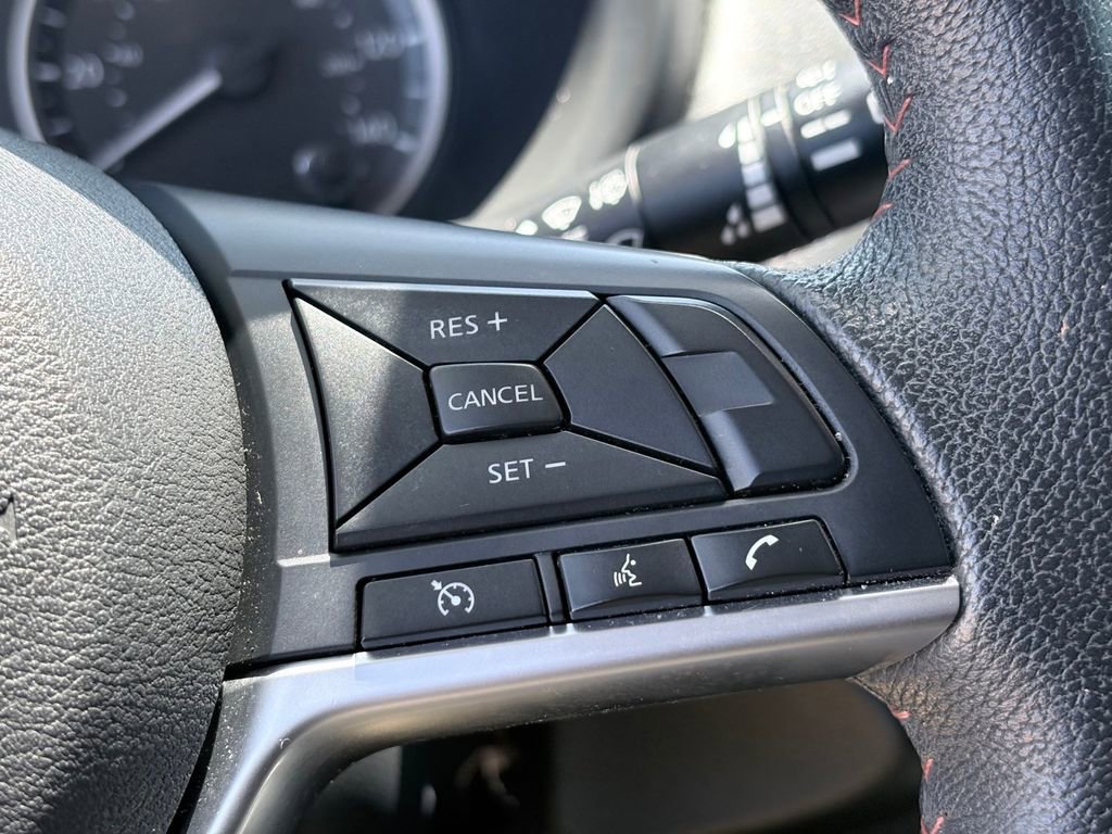 Used 2018 Nissan Kicks SR w/ Premium Package FWD image 14