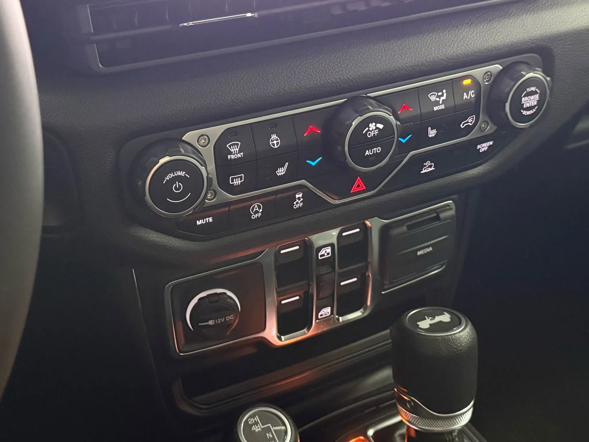 Used 2024 Jeep Wrangler Unlimited Sport image 29