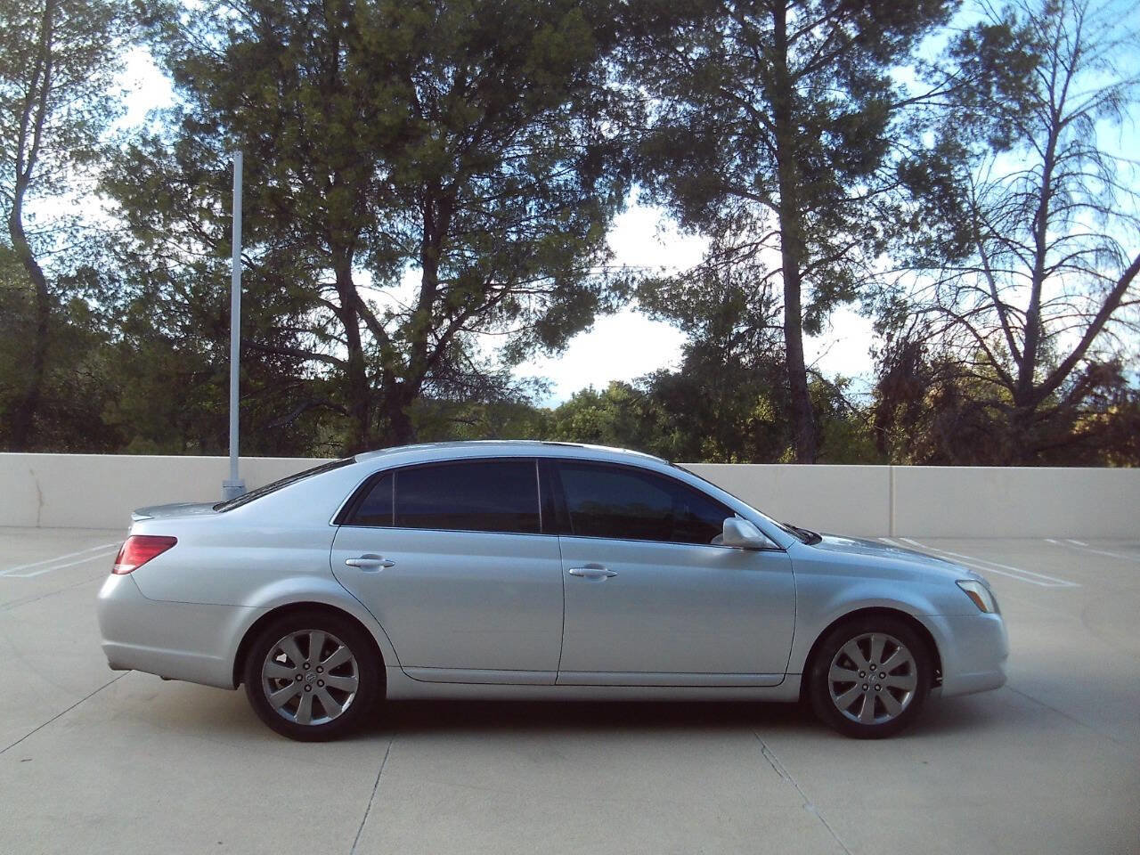 Used 2006 Toyota Avalon Touring image 10