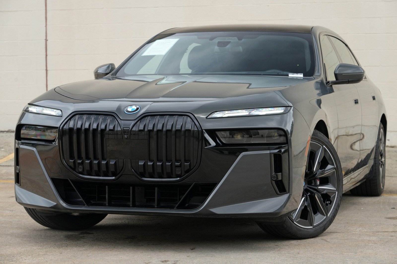 Used 2024 BMW i7 eDrive50 w/ M Sport Package RWD image 3