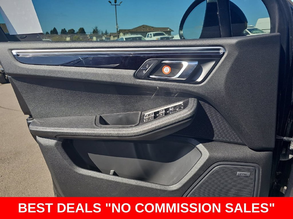 Used 2021 Porsche Macan w/ Premium Package AWD/4WD image 27