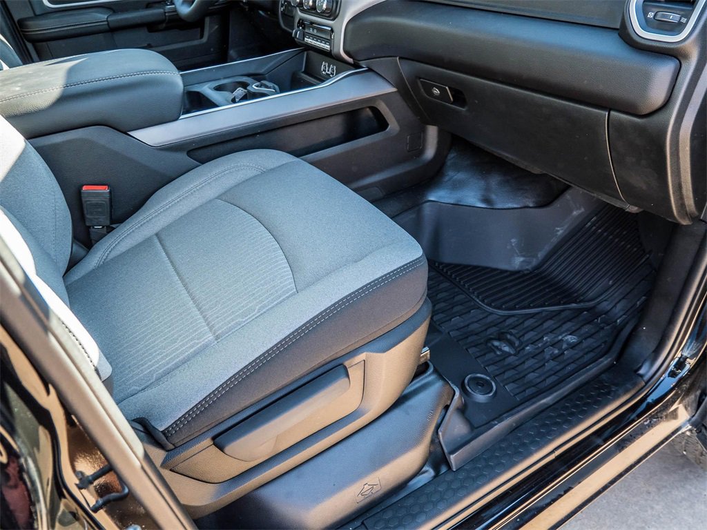 Used 2024 RAM 2500 Big Horn w/ Safety Group image 16