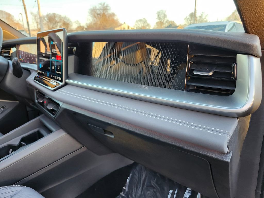 New 2026 Volkswagen Tiguan SE R-Line image 14