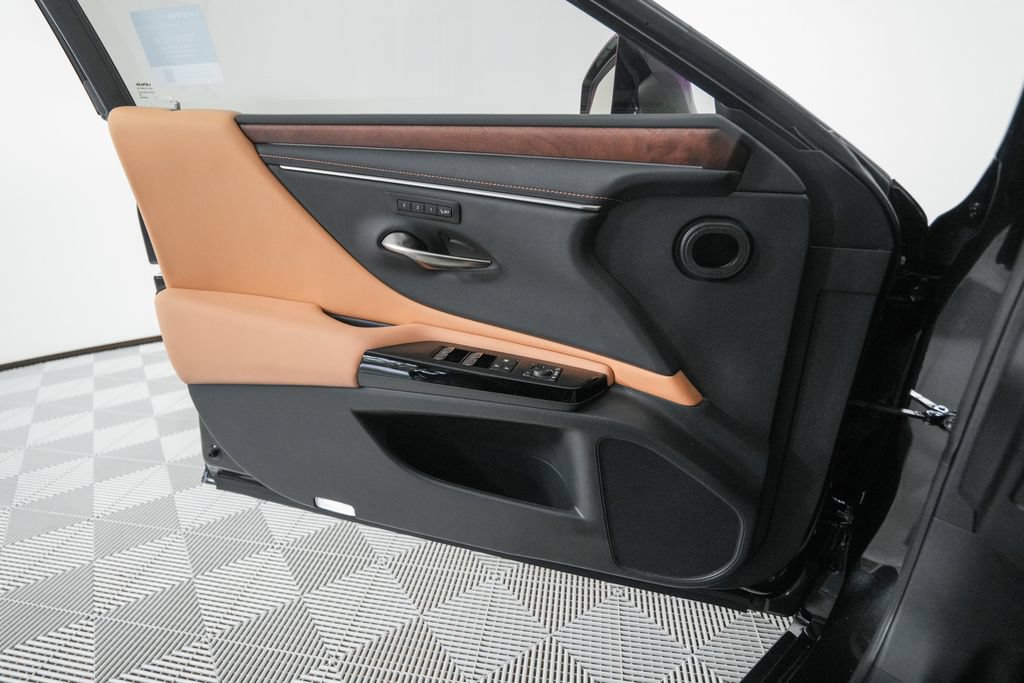 Certified 2024 Lexus ES 300h w/ Technology Package FWD image 12