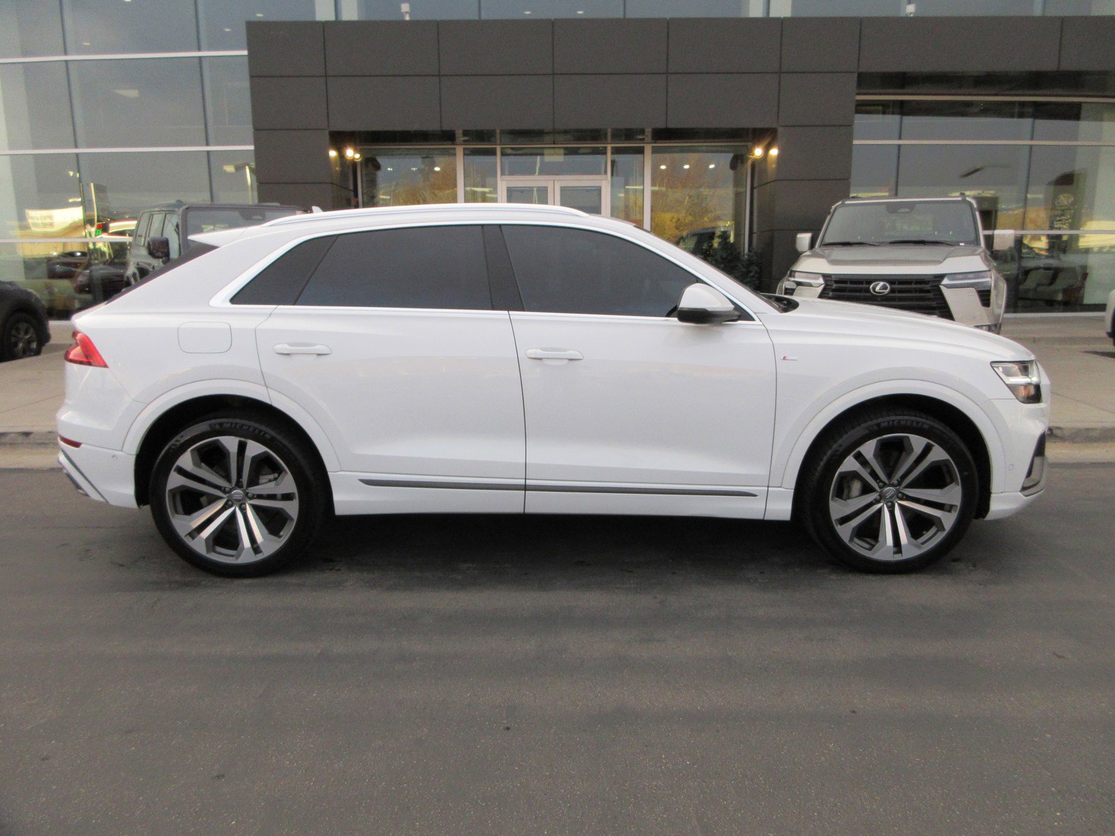 Used 2020 Audi Q8 Premium Plus image 13