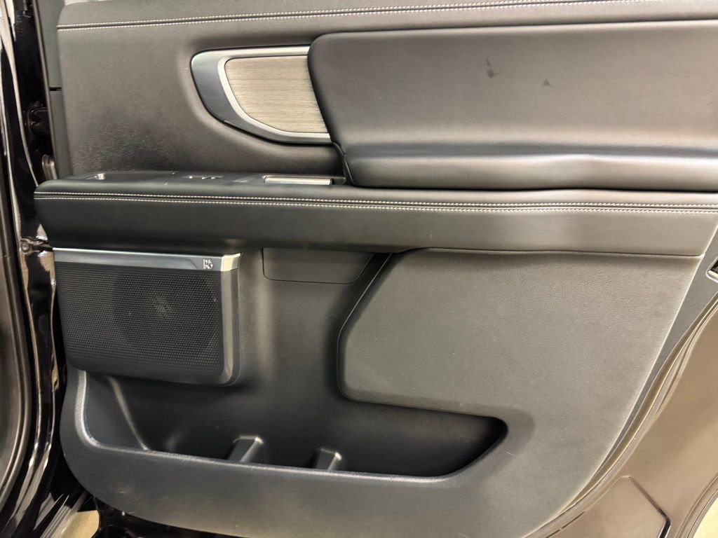 Used 2025 Ford Expedition Max Platinum image 29