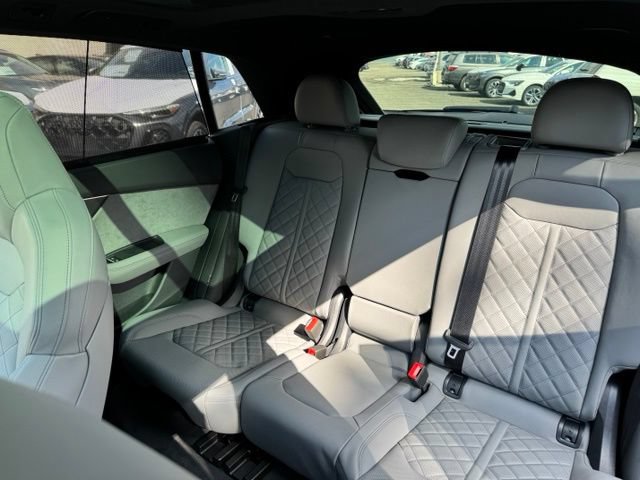 New 2026 Audi SQ8 Premium Plus AWD/4WD image 22