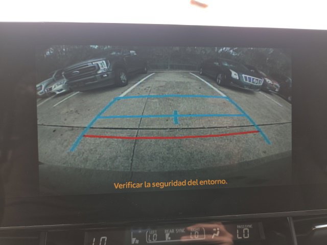 Used 2025 Toyota Sienna XLE FWD image 13