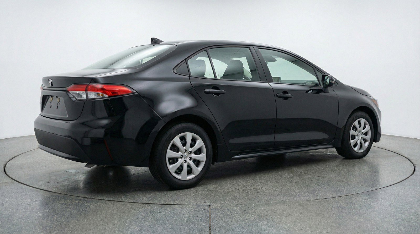 Used 2025 Toyota Corolla LE FWD image 9