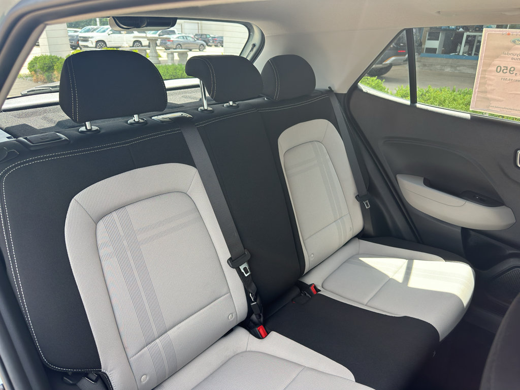 Used 2025 Hyundai Venue SEL FWD image 31
