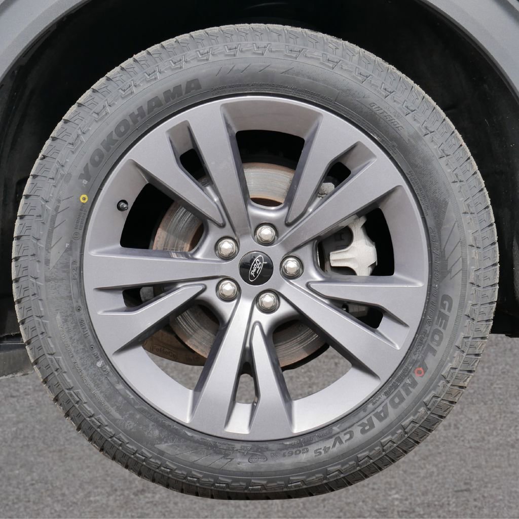 Used 2023 Ford Explorer XLT w/ Equipment Group 202A image 16