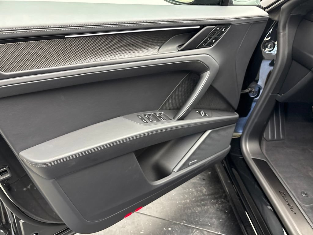 New 2026 Porsche Cayenne Turbo AWD/4WD image 4