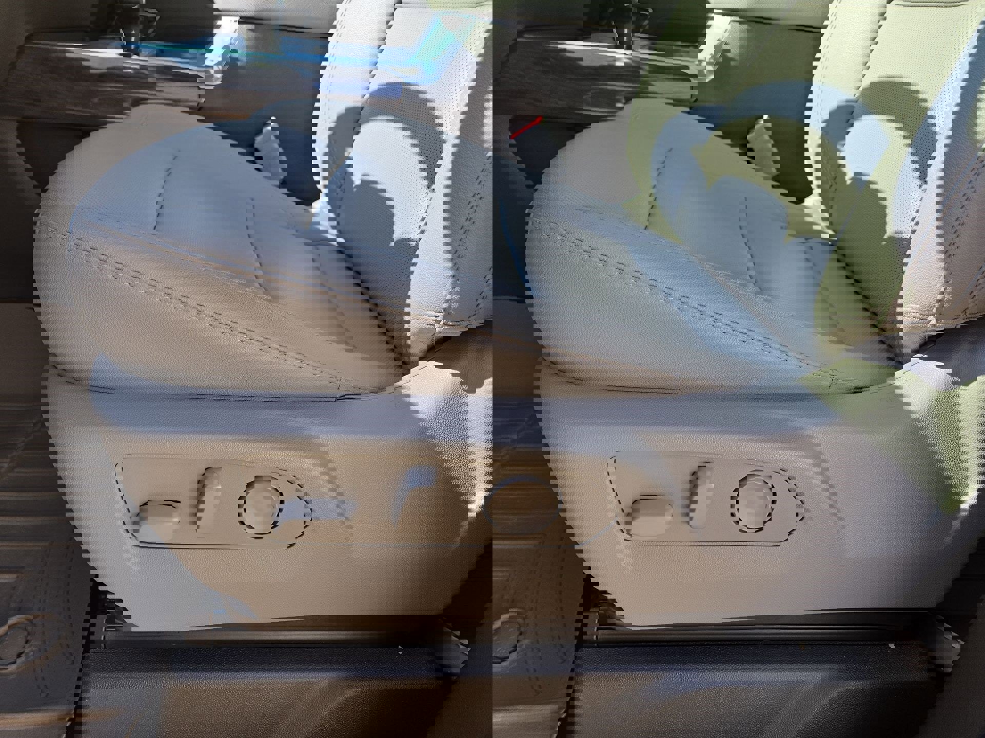 Used 2024 Chevrolet Silverado 1500 LTZ w/ LTZ Convenience Package II image 17