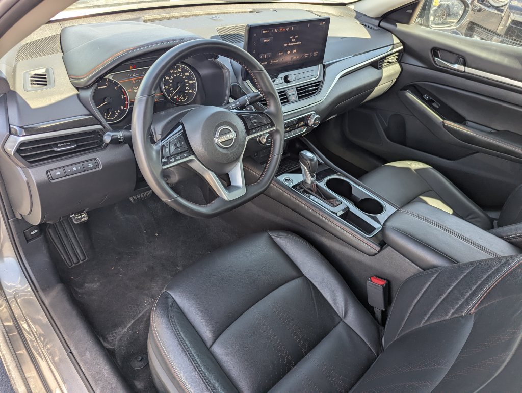 Used 2025 Nissan Altima 2.5 SR w/ SR Premium Package FWD image 24