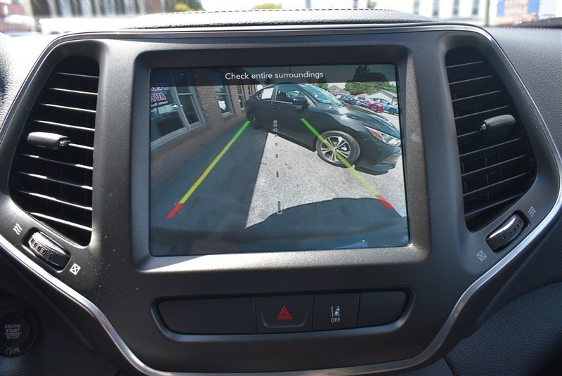 Used 2022 Jeep Cherokee Trailhawk AWD/4WD image 18