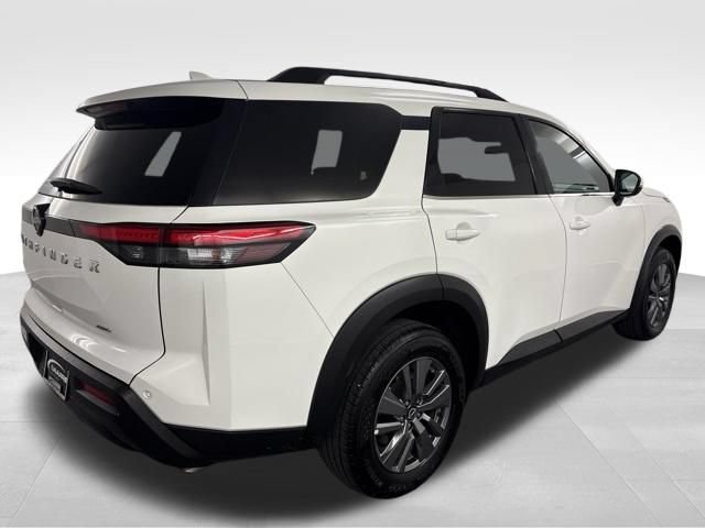 Used 2025 Nissan Pathfinder SV AWD/4WD image 9