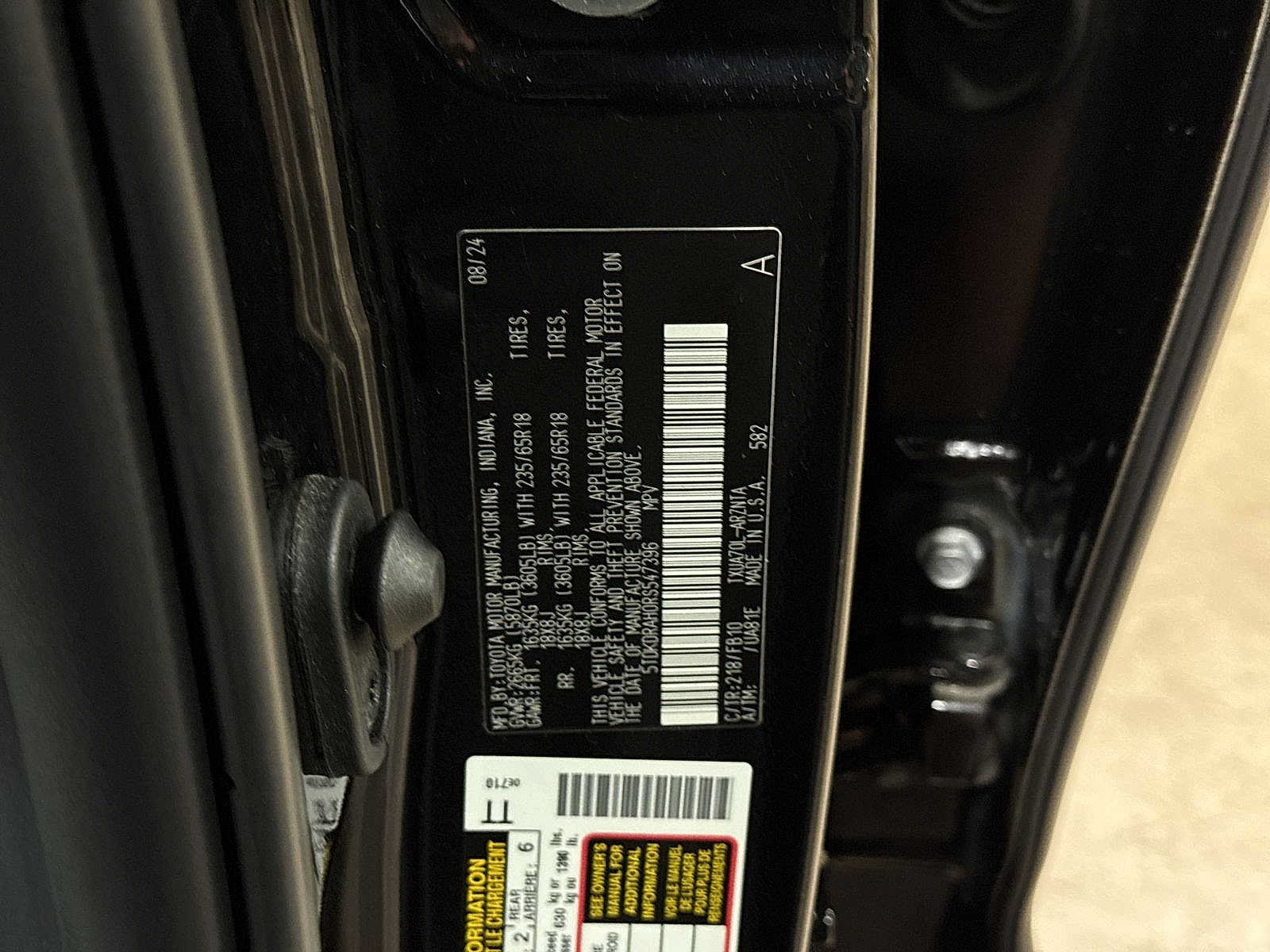Used 2024 Toyota Highlander LE FWD image 14