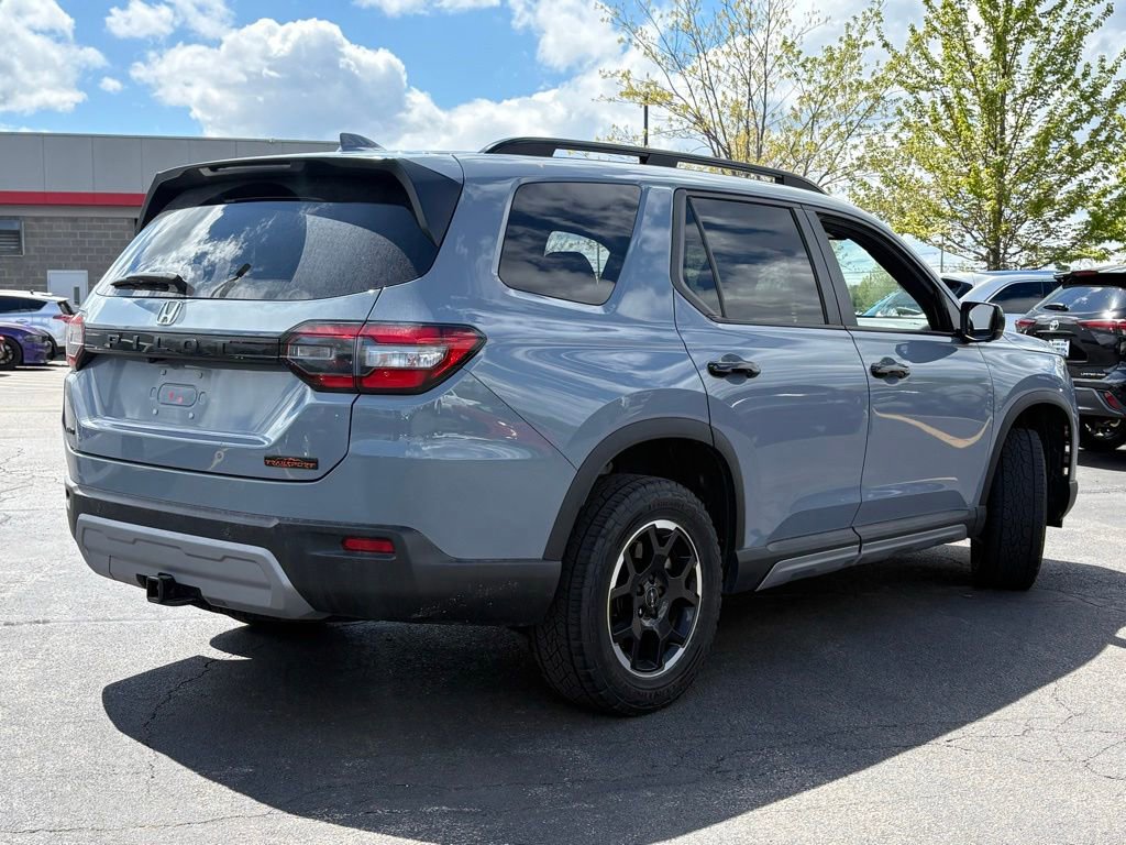 Used 2025 Honda Pilot TrailSport image 5