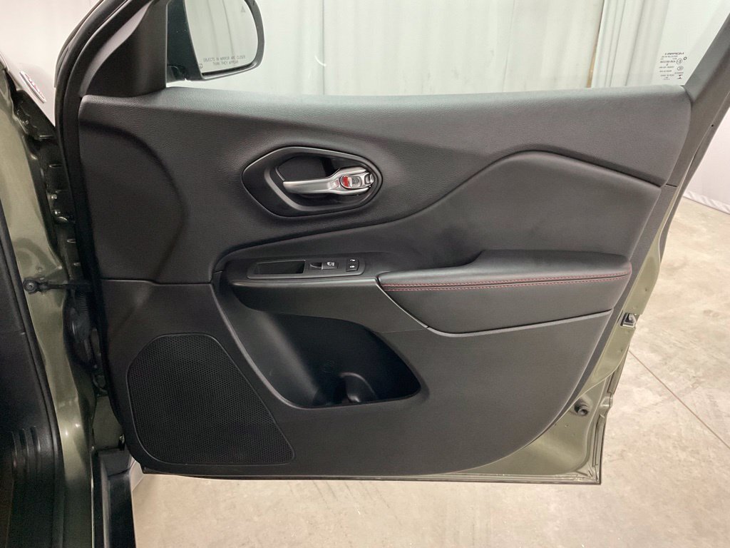 Used 2021 Jeep Cherokee Trailhawk w/ Sun, Sound & Nav Group AWD/4WD image 38