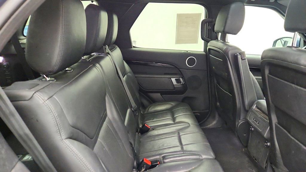 Used 2020 Land Rover Discovery SE AWD/4WD image 22