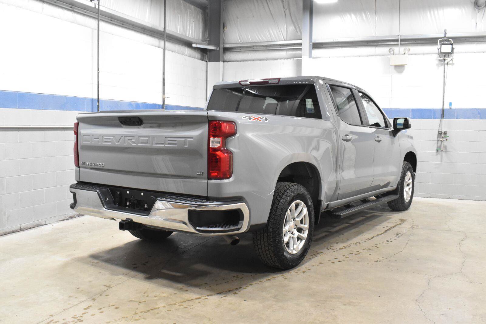 Used 2024 Chevrolet Silverado 1500 LT AWD/4WD image 24