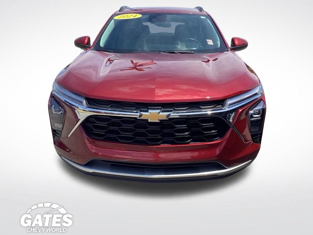 Used 2024 Chevrolet Trax LT w/ Driver Confidence Package FWD image 2