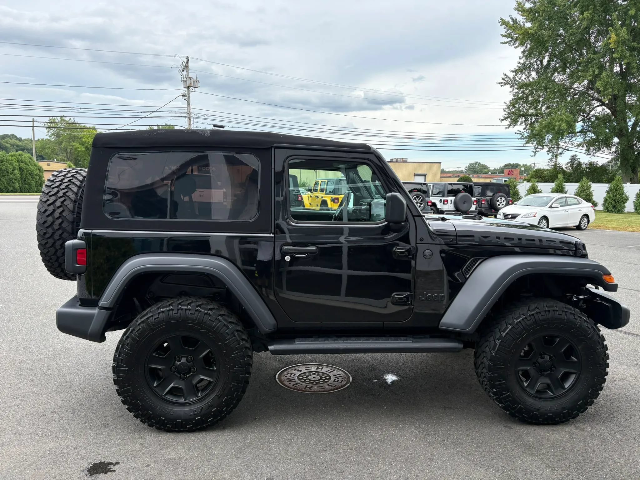 Used 2024 Jeep Wrangler Sport AWD/4WD image 16