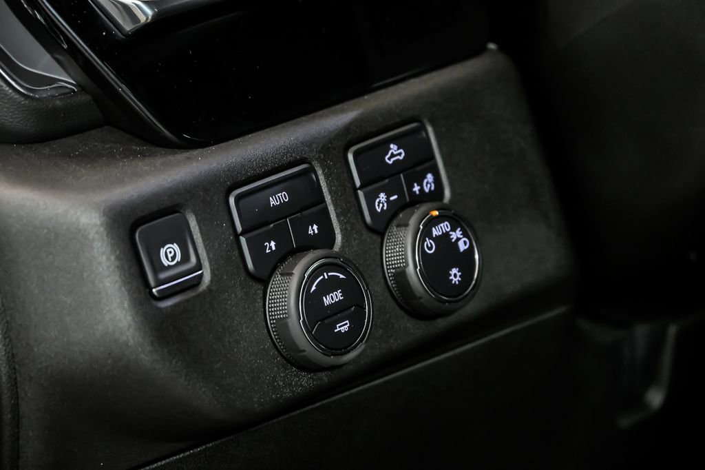 Used 2025 Chevrolet Silverado 1500 LT image 17