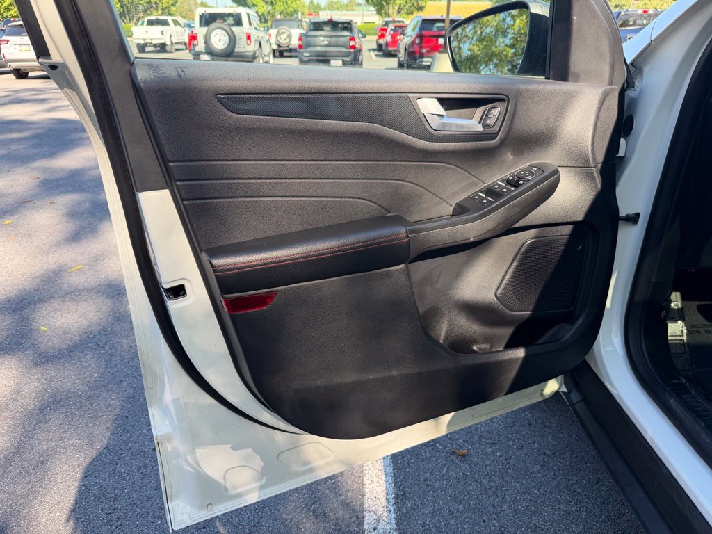 Certified 2023 Ford Escape ST-Line w/ Tech Pack #1 AWD/4WD image 13