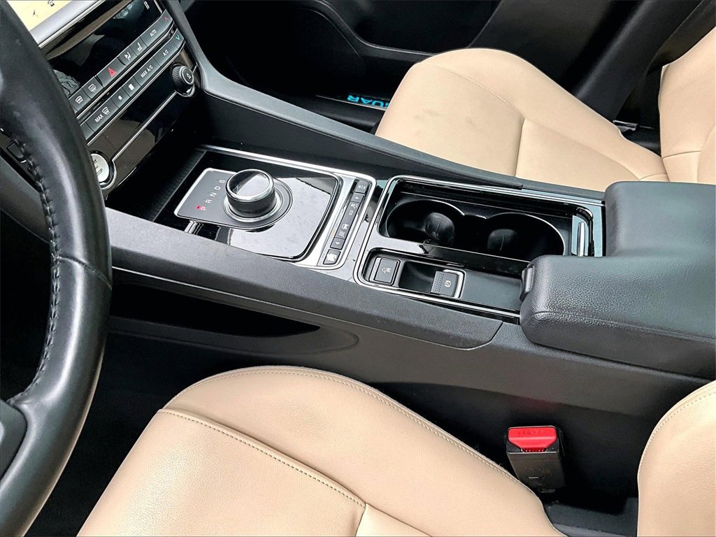 Used 2019 Jaguar F-PACE Premium image 12