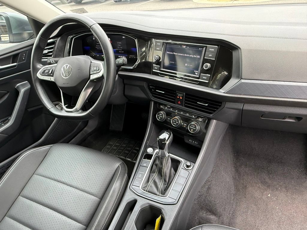 Used 2024 Volkswagen Jetta SE FWD image 16