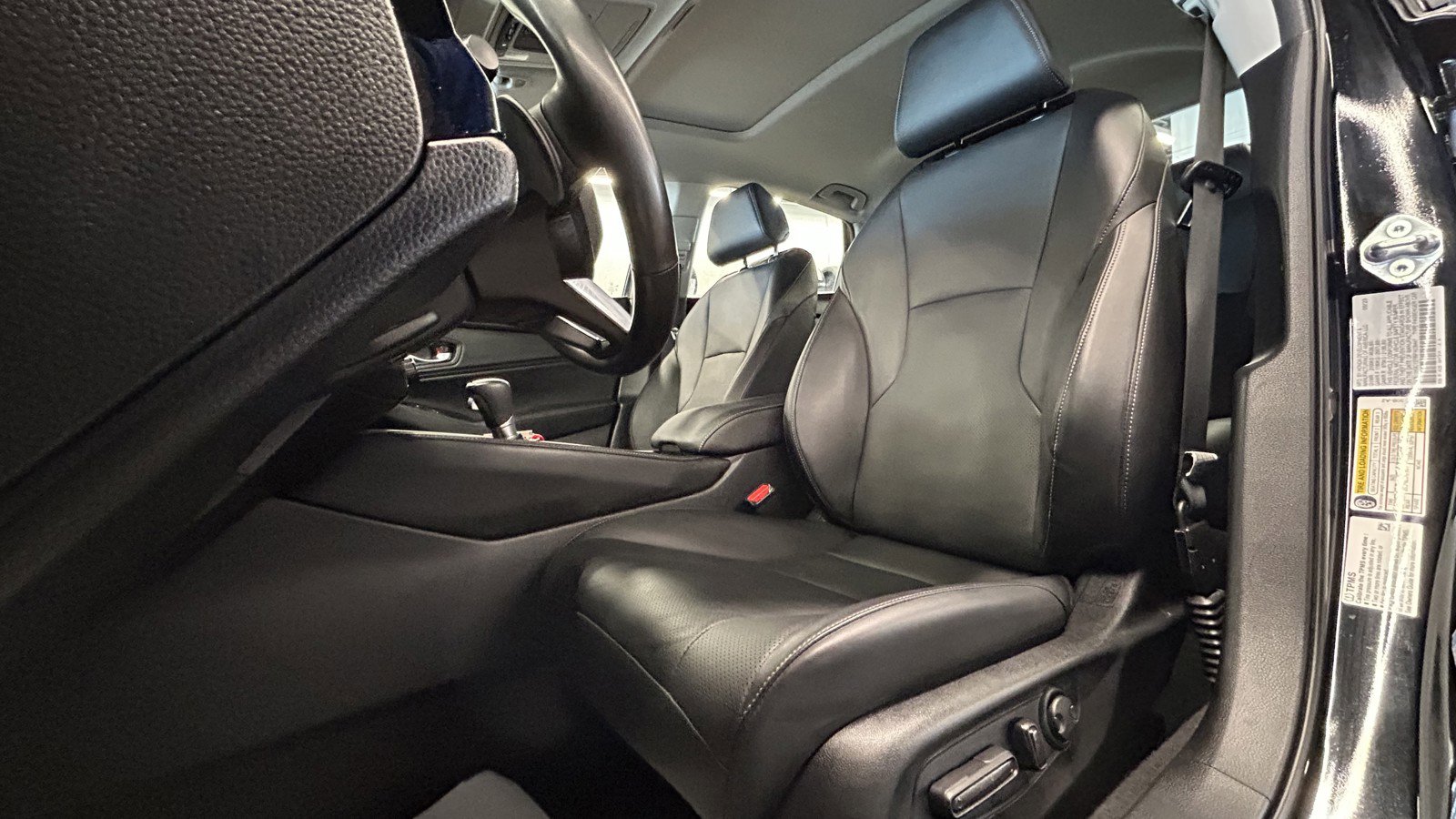 Used 2023 Honda Accord Touring image 11