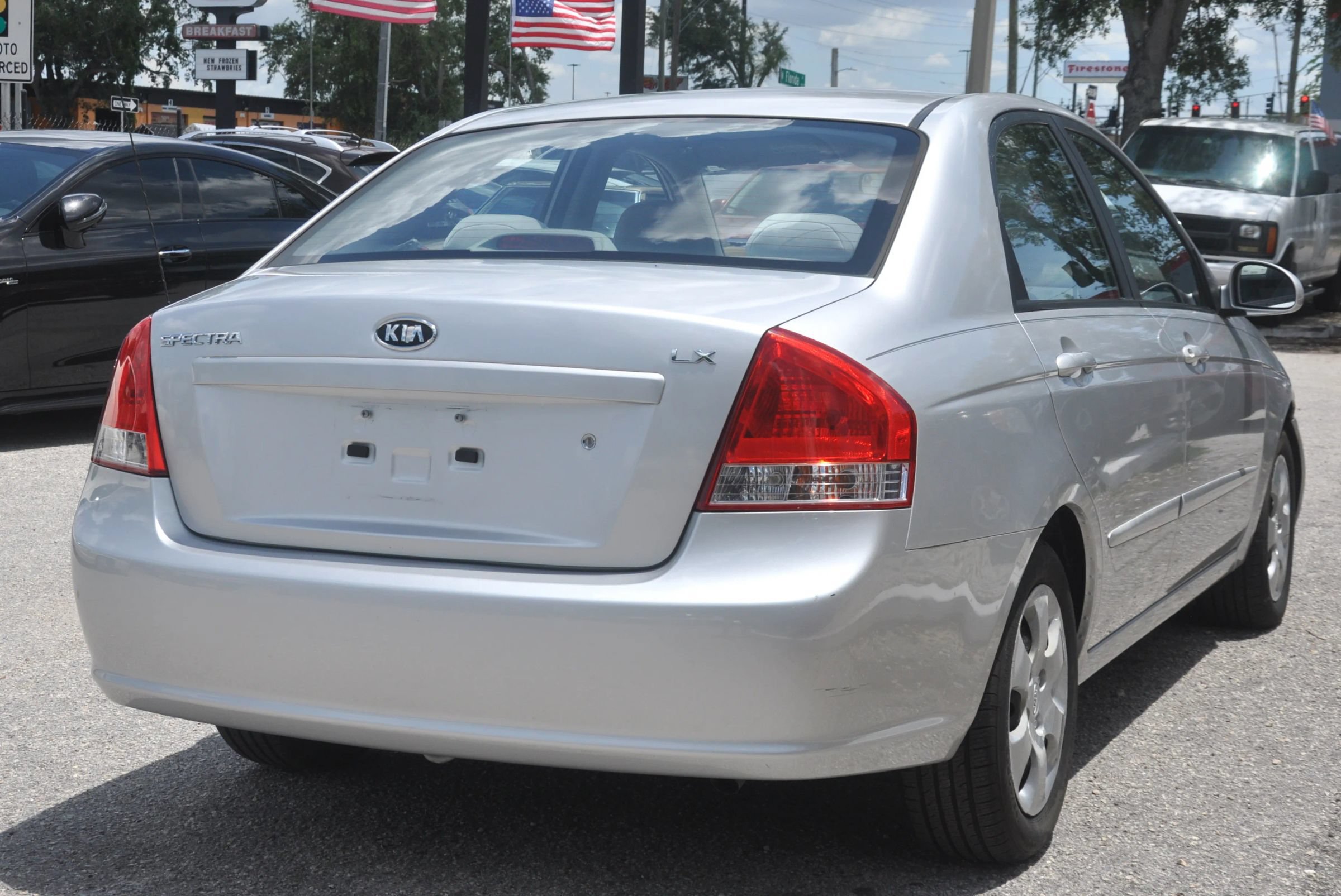 Used 2009 Kia Spectra LX FWD image 9