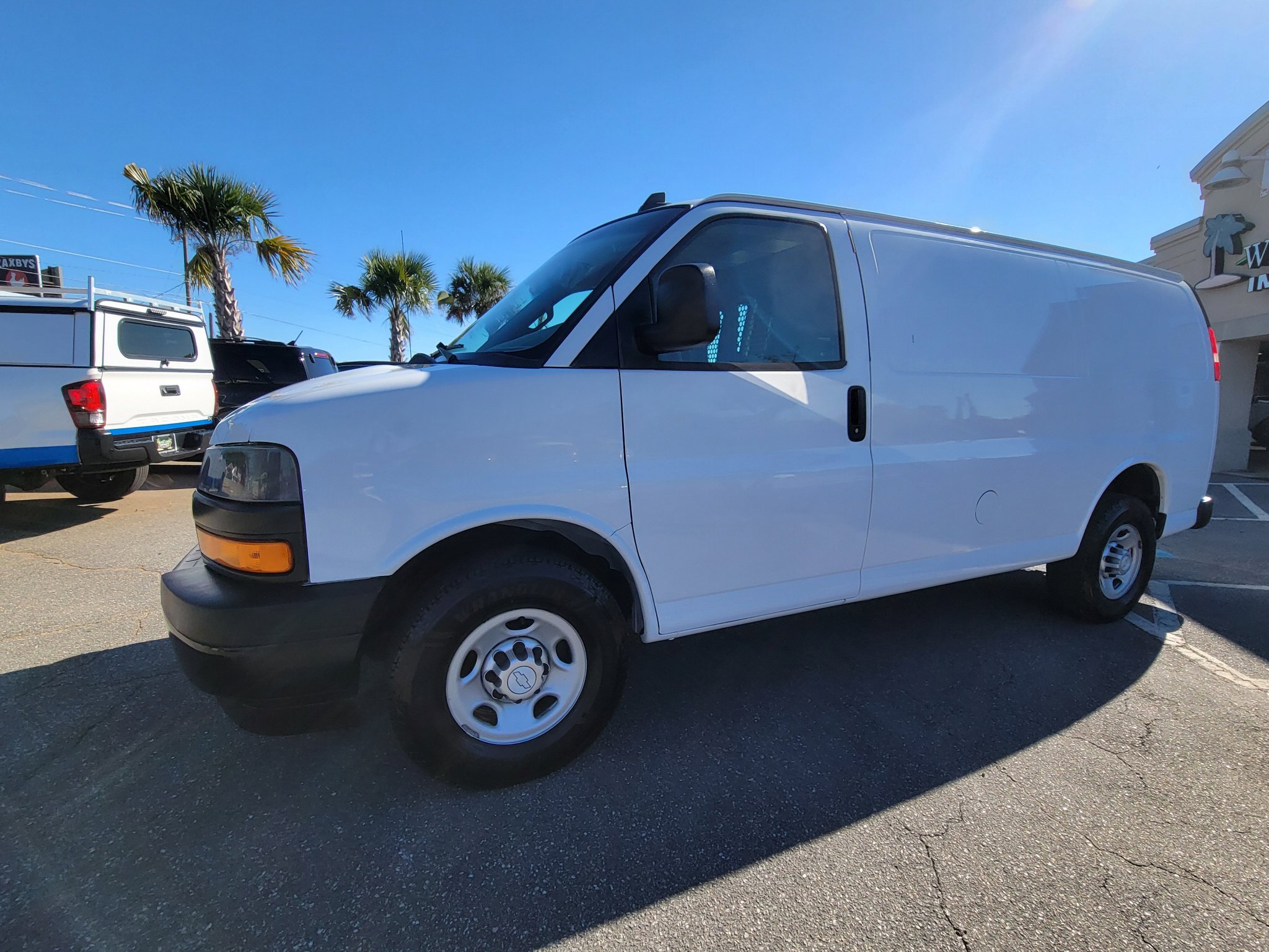 Used 2018 Chevrolet Express 2500 w/ Enhanced Convenience Package image 6