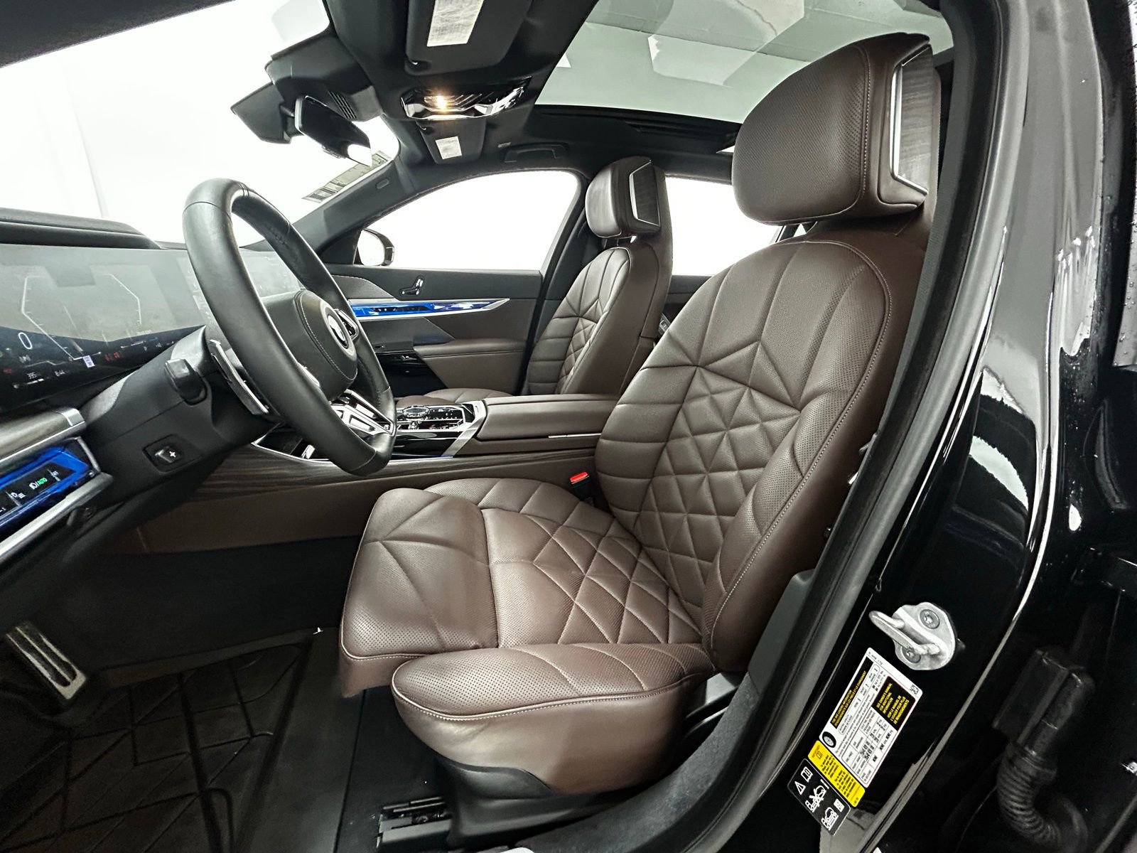 Used 2024 BMW 740i xDrive image 27