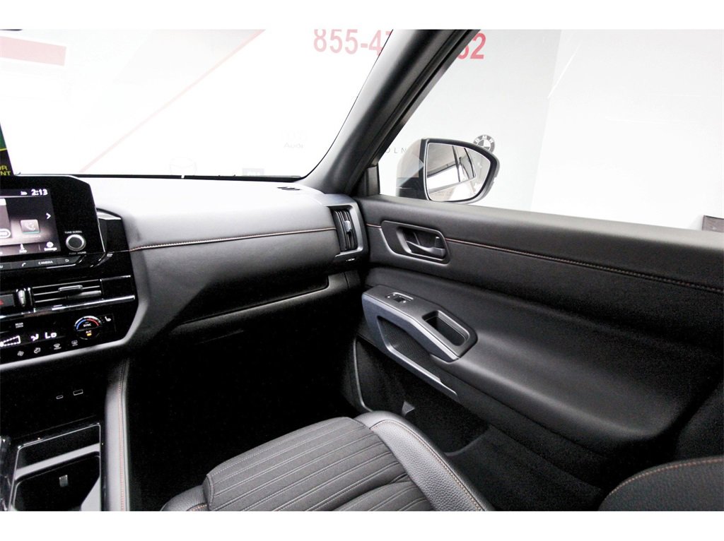 Used 2025 Nissan Pathfinder Rock Creek image 8